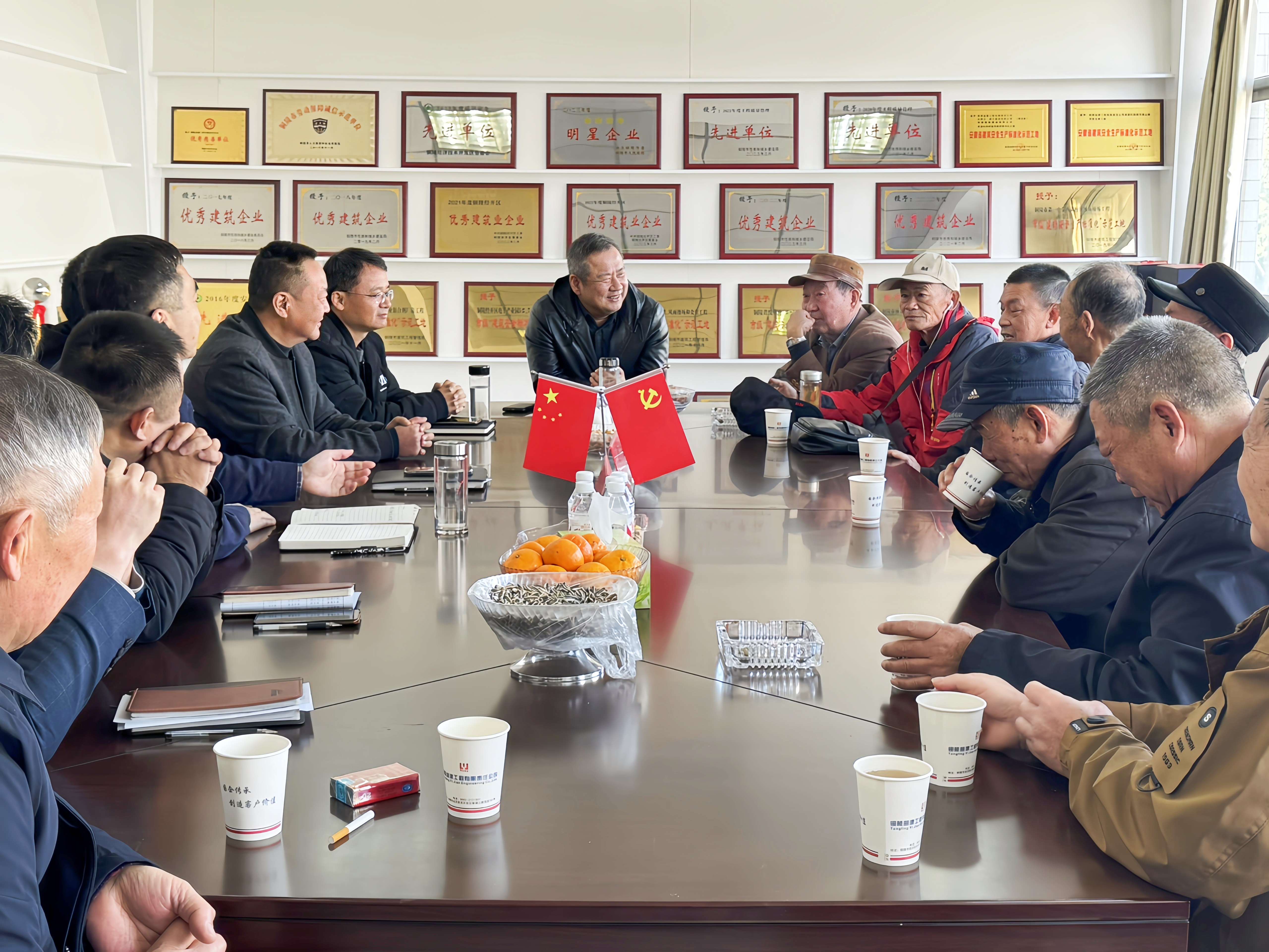 前賢建言興宏業(yè)，益建受策開(kāi)新篇